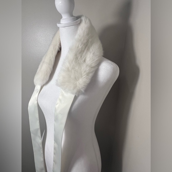 NWT BETMAR New York faux fur neck warmer winter white scarf - Picture 1 of 11